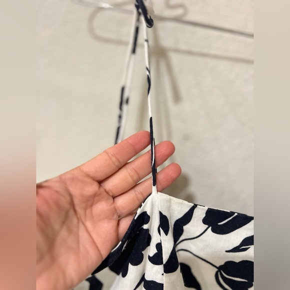 Floral print old Navy Sun dress size L with pockets - Picture 4 of 8